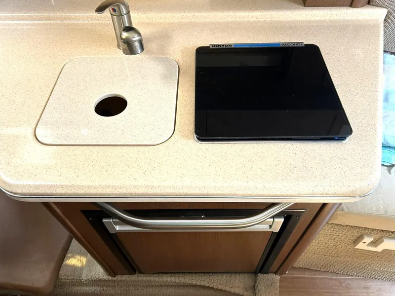 Slide: The Image of Sea Ray 280 Sundancer 2017 - 56