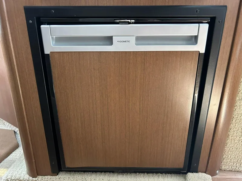 Slide: The Image of Sea Ray 280 Sundancer 2017 - 57