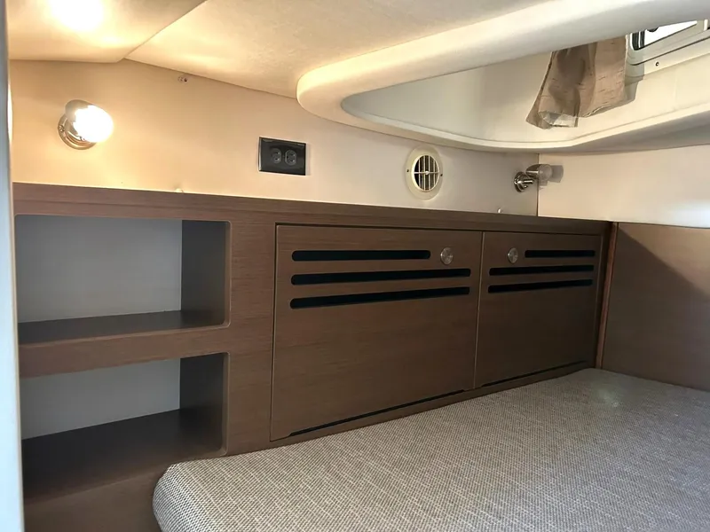 Slide: The Image of Sea Ray 280 Sundancer 2017 - 60