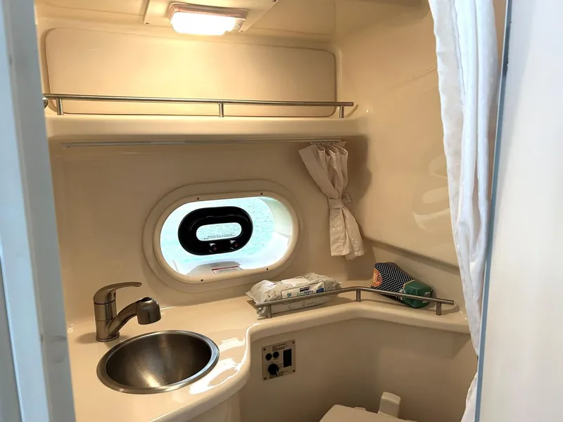 Slide: The Image of Sea Ray 280 Sundancer 2017 - 61