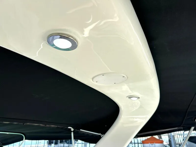 Slide: The Image of Sea Ray 280 Sundancer 2017 - 65