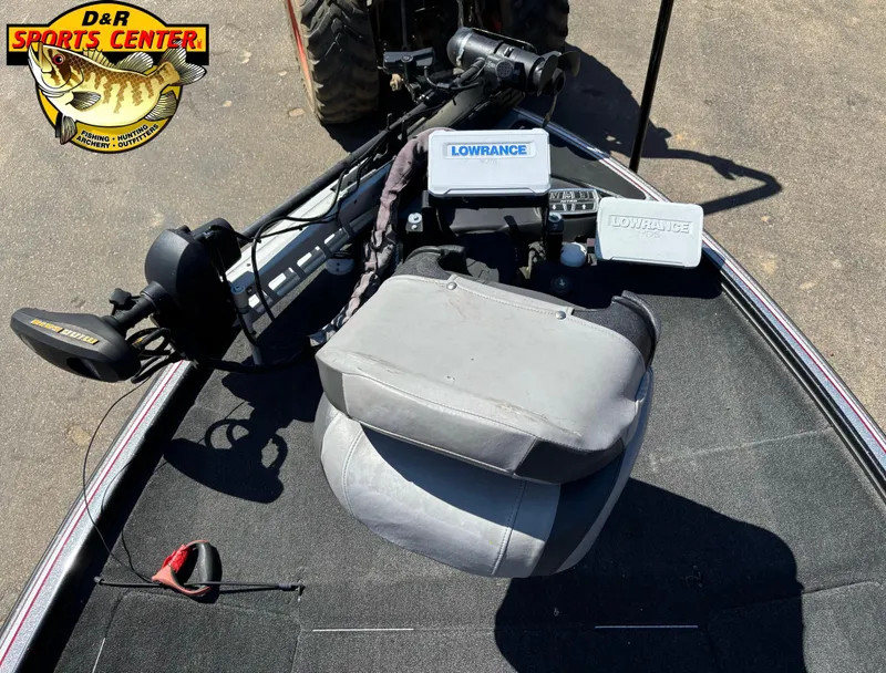 Slide: The Image of 2015 Nitro Z-9 boat with Lowrance electronics at D&R Sports Center. - 7
