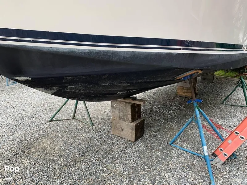 Slide: The Image of 1999 Bayliner Avanti 3258 for sale in Westbrook, CT - 12