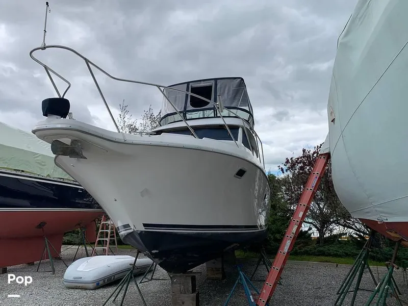 Slide: The Image of 1999 Bayliner Avanti 3258 for sale in Westbrook, CT - 15