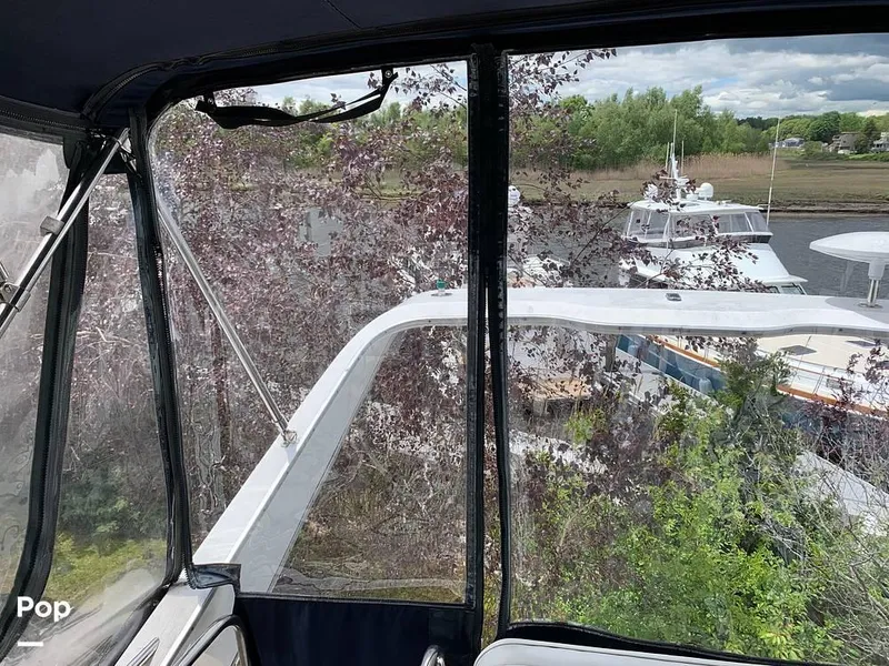 Slide: The Image of 1999 Bayliner Avanti 3258 for sale in Westbrook, CT - 39