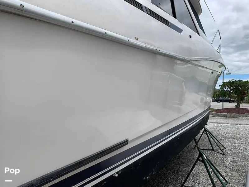 Slide: The Image of 1999 Bayliner Avanti 3258 for sale in Westbrook, CT - 5