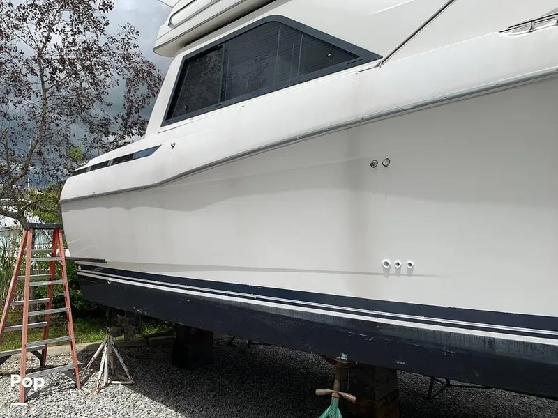 Slide: The Image of 1999 Bayliner Avanti 3258 for sale in Westbrook, CT - 7