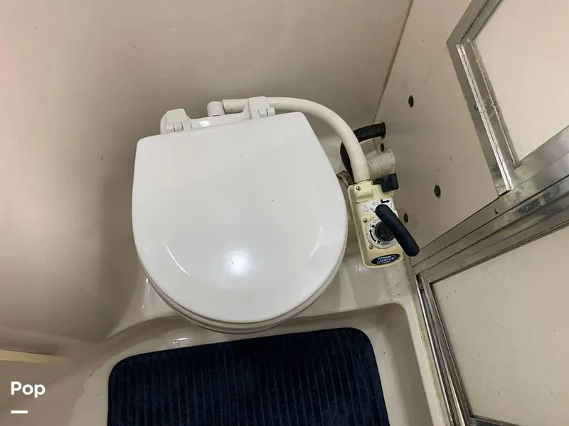 Slide: The Image of 1999 Bayliner Avanti 3258 for sale in Westbrook, CT - 74