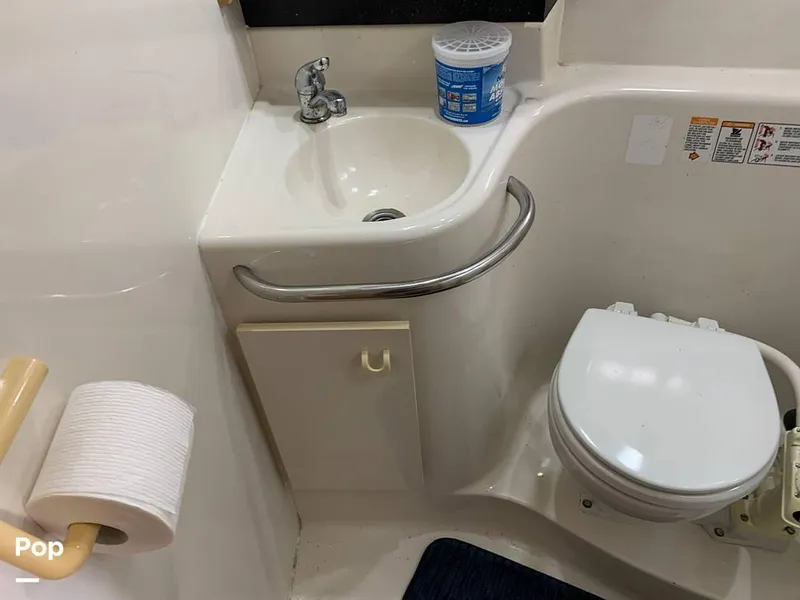 Slide: The Image of 1999 Bayliner Avanti 3258 for sale in Westbrook, CT - 75