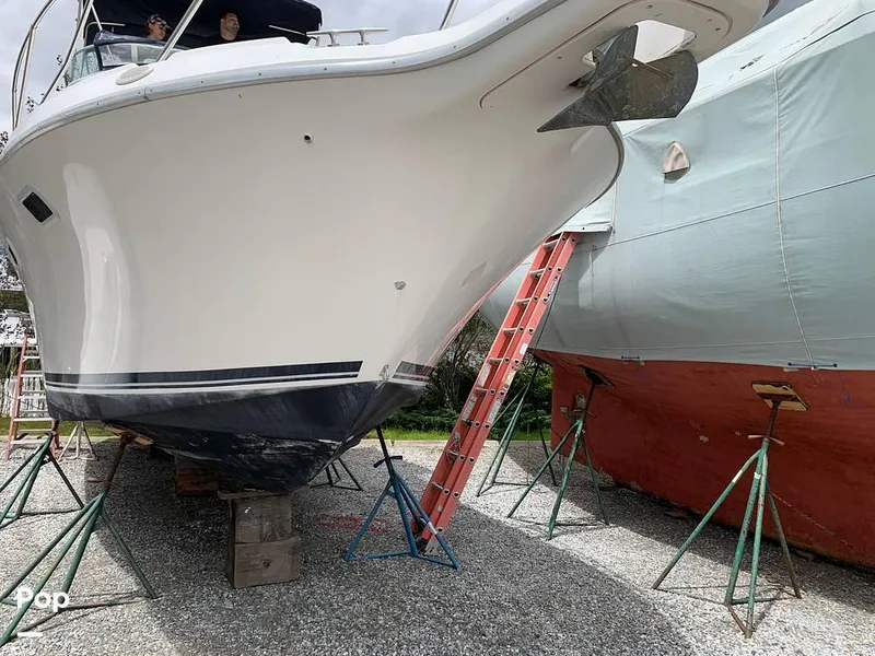 Slide: The Image of 1999 Bayliner Avanti 3258 for sale in Westbrook, CT - 9