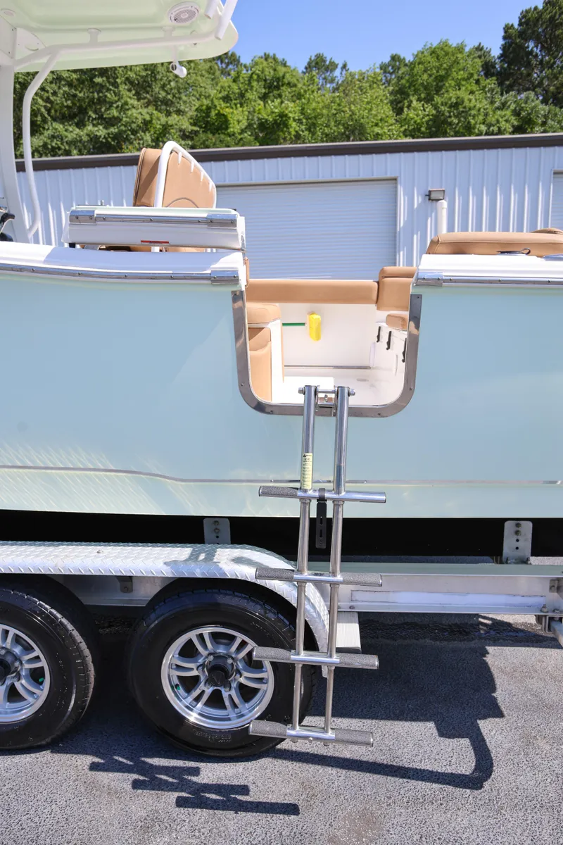 Slide: The Image of 2019 Sea Hunt Ultra 255 SE boat on trailer with ladder access. - 5