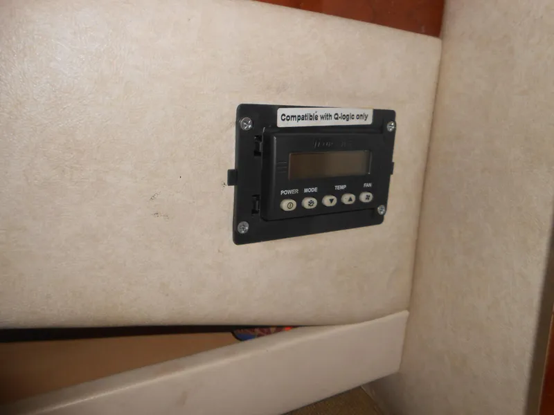 Slide: The Image of Control panel on 2008 Sea Ray 260 Sundancer boat interior. - 9