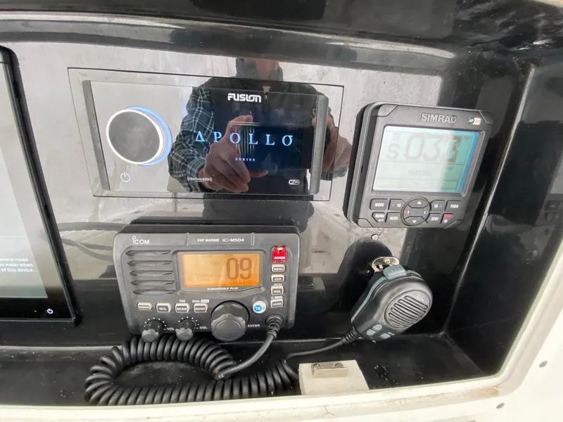 Slide: The Image of Control panel of a 2007 Regulator 29 Forward Seating boat with electronic displays. - 13