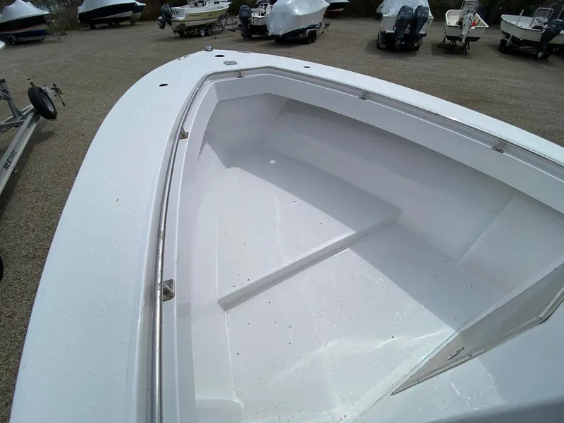 Slide: The Image of 1987 SeaCraft 23 CC boat deck, white interior, parked outdoors. - 15