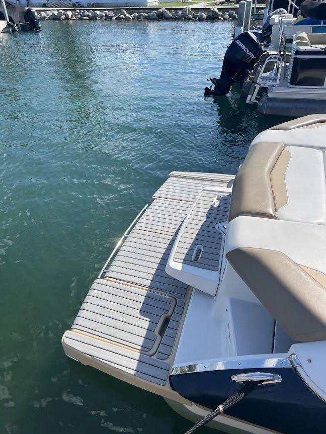 Slide: The Image of 2015 Four Winns 260 Horizon 10 - 10