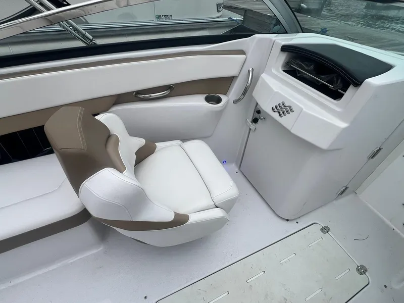 Slide: The Image of 2015 Four Winns 260 Horizon 13 - 13