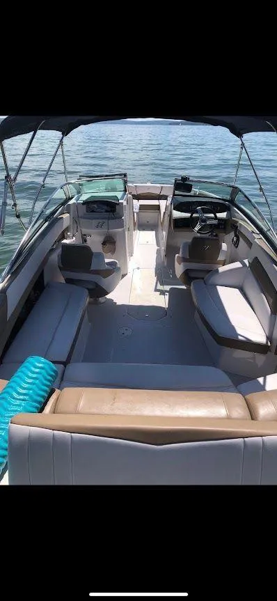 Slide: The Image of 2015 Four Winns 260 Horizon 19 - 19