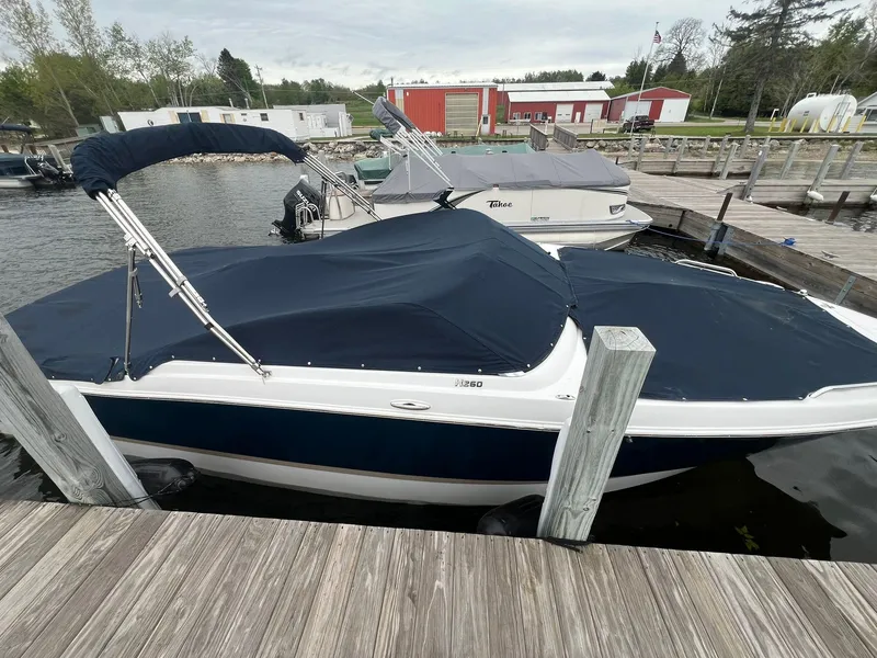 Slide: The Image of 2015 Four Winns 260 Horizon 3 - 3