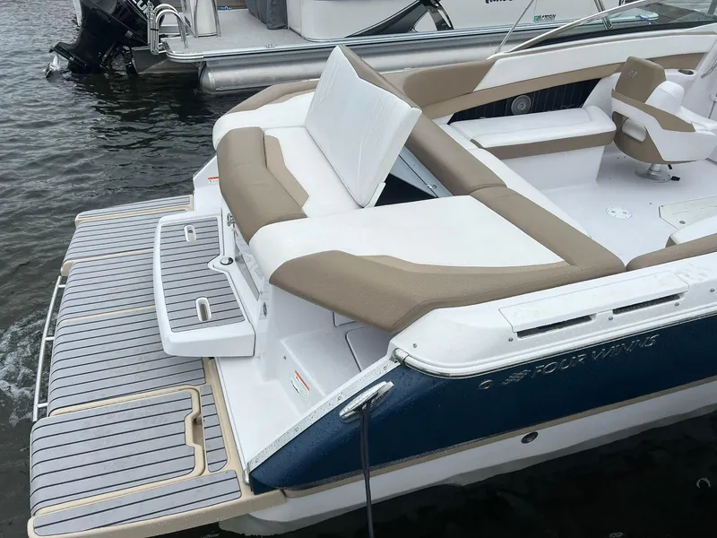 Slide: The Image of 2015 Four Winns 260 Horizon 7 - 7