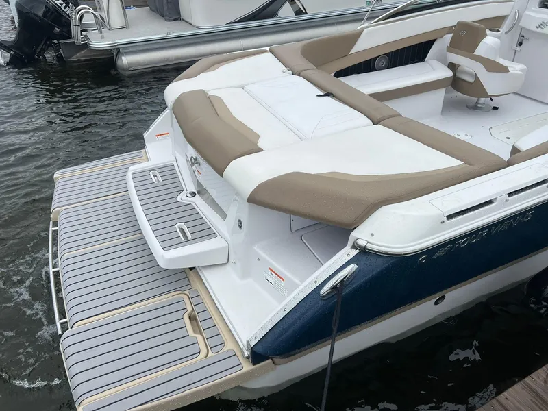 Slide: The Image of 2015 Four Winns 260 Horizon 9 - 9