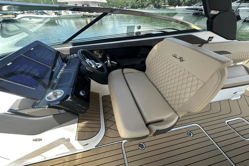 Slide: The Image of Sea Ray SLX 280 2026 - 14