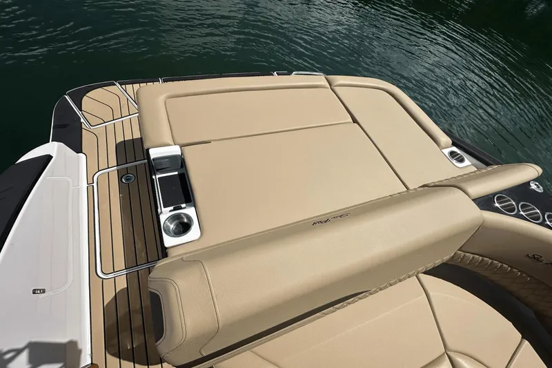 Slide: The Image of Sea Ray SLX 280 2026 - 24
