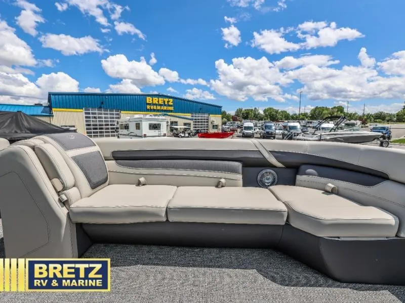 Slide: The Image of Cabrio Mid-Lounge C24M 2025 - 9