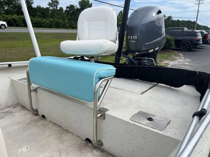 Slide: The Image of 2014 Alumacraft 18' All Welds MV 1860 CC boat with Yamaha 115 outboard motor. - 11