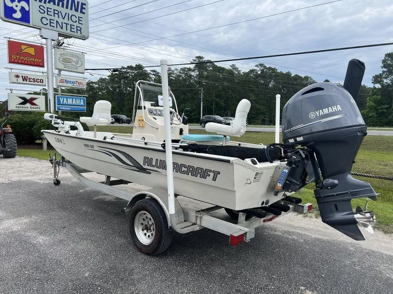 Slide: The Image of 2014 Alumacraft 18' All Welds MV 1860 CC boat with Yamaha motor on trailer. - 5