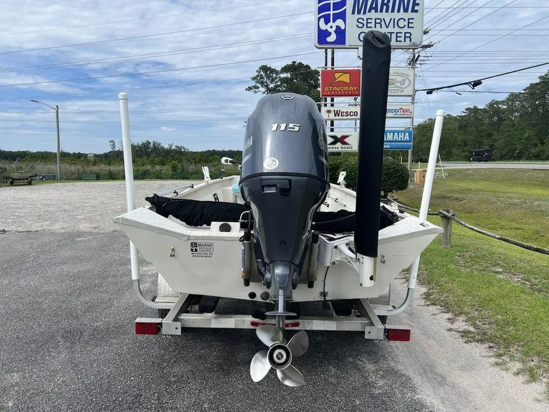Slide: The Image of 2014 Alumacraft 18' All Welds MV 1860 CC boat with 115 HP motor on trailer. - 8