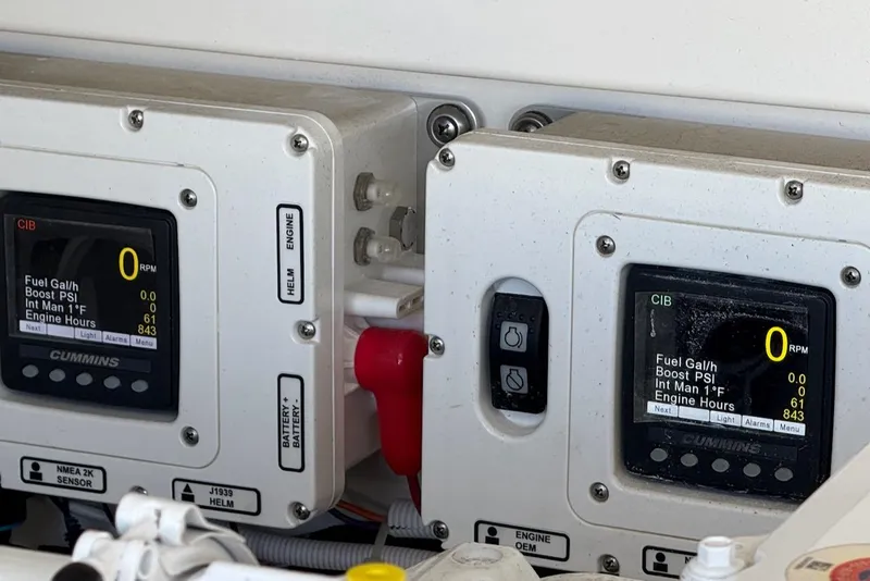 Slide: The Image of Tiara 3900 Open "Coronet" 2020 - 54