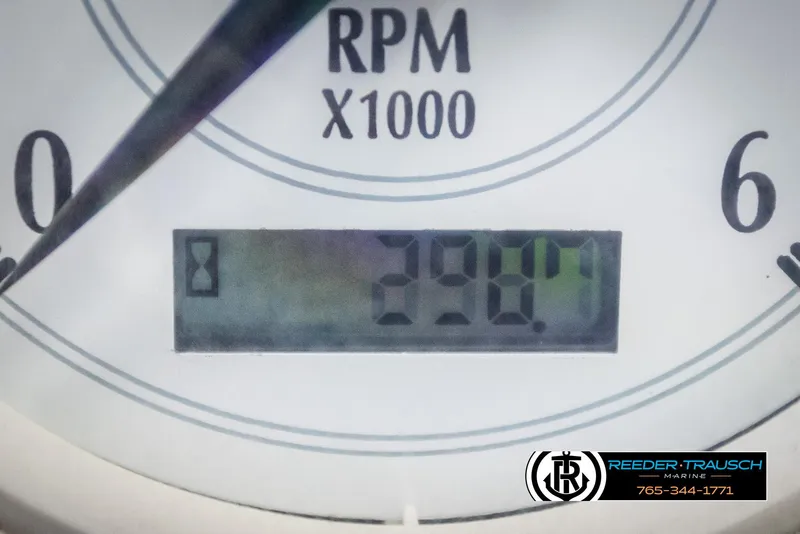 Slide: The Image of Tachometer displaying 2900 RPM on a Regal 1900 boat, 2008 model. - 29