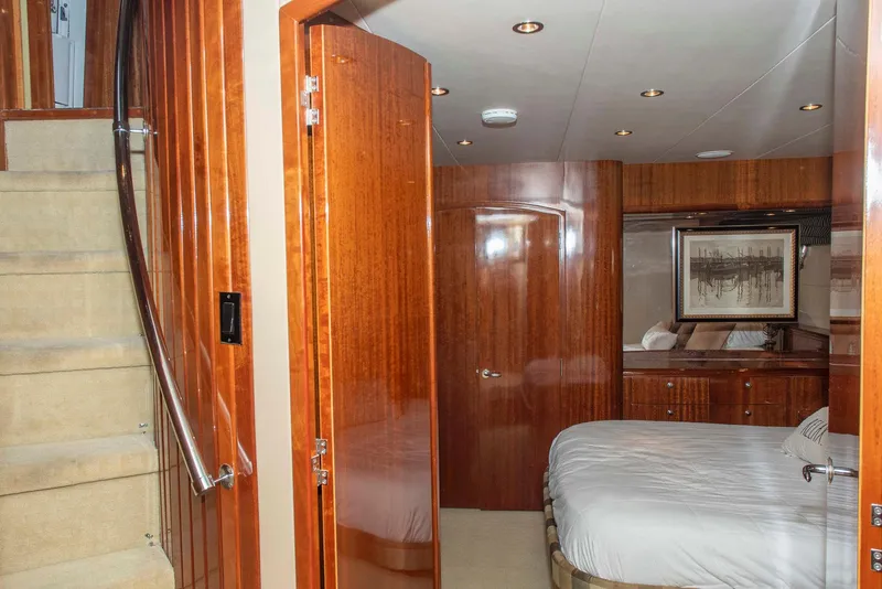 Slide: The Image of Luxurious cabin interior of 2002 Hatteras 63 Raised Pilothouse Motor Yacht. - 39