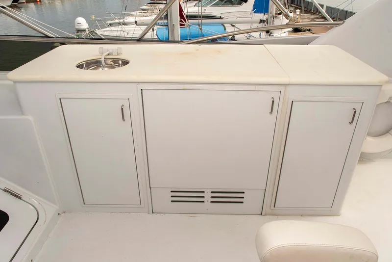 Slide: The Image of Hatteras 63 Raised Pilothouse Motor Yacht 2002 - 71