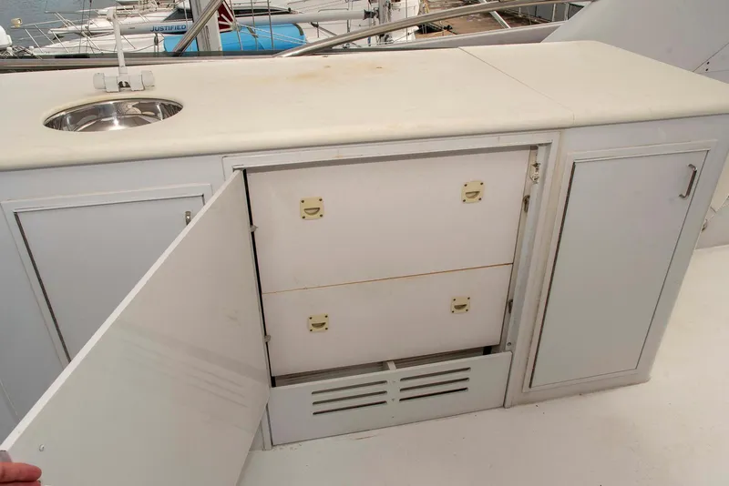 Slide: The Image of Hatteras 63 Raised Pilothouse Motor Yacht 2002 - 72