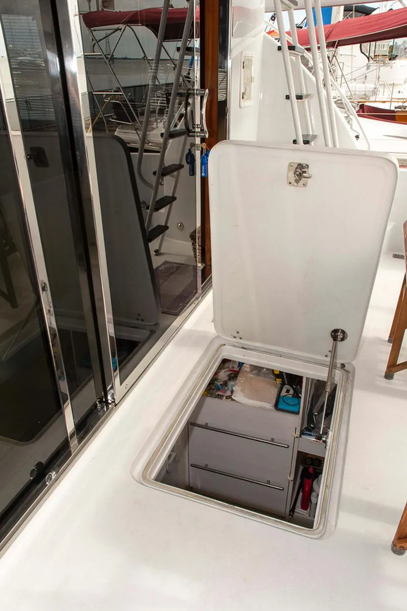 Slide: The Image of Hatteras 63 Raised Pilothouse Motor Yacht 2002 - 80