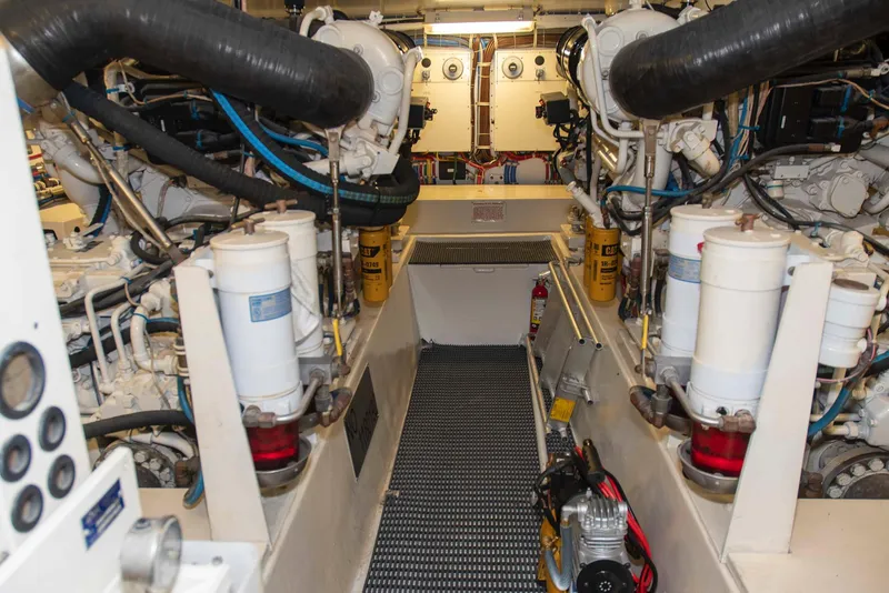 Slide: The Image of Hatteras 63 Raised Pilothouse Motor Yacht 2002 - 86