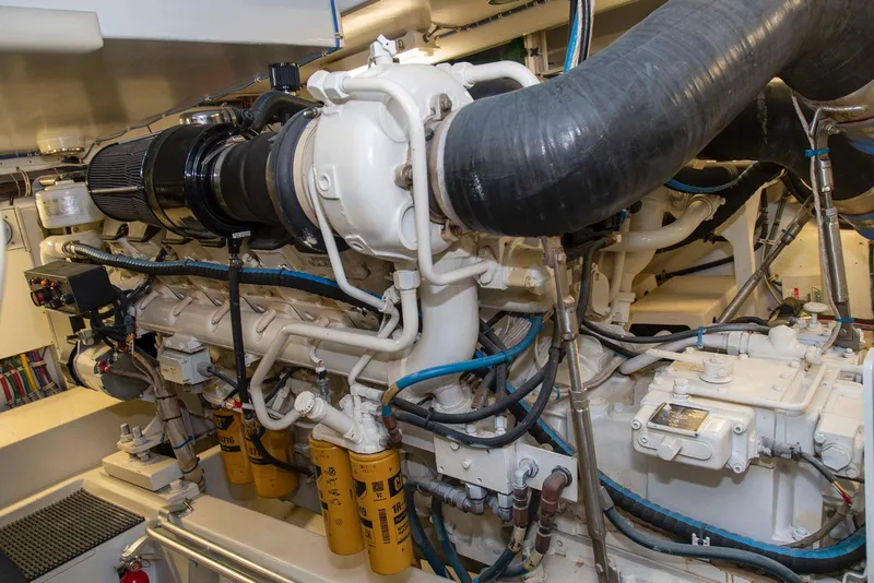 Slide: The Image of Hatteras 63 Raised Pilothouse Motor Yacht 2002 - 87