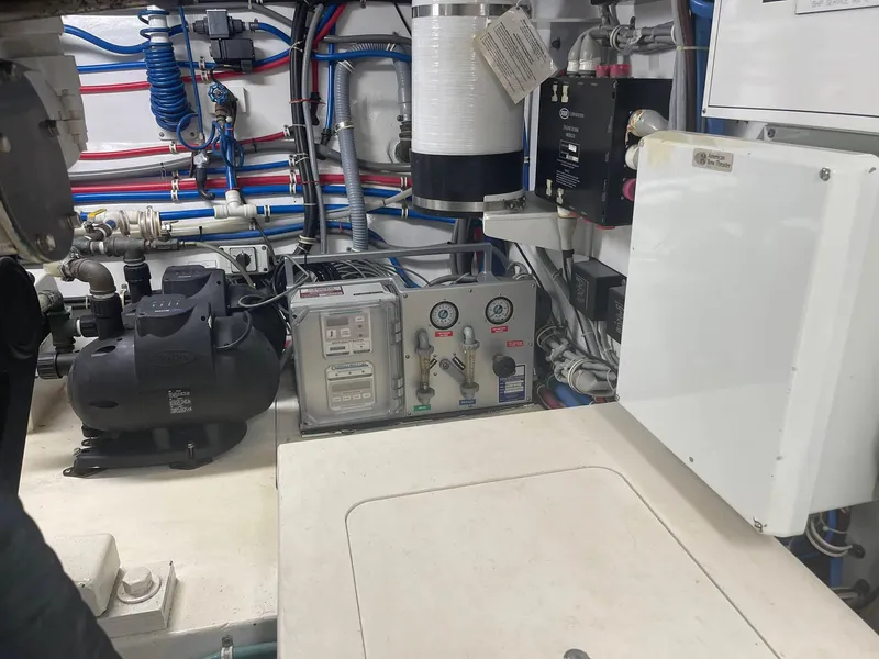 Slide: The Image of Hatteras 63 Raised Pilothouse Motor Yacht 2002 - 89