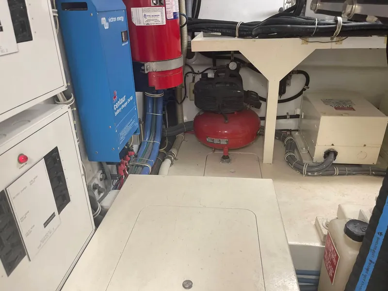 Slide: The Image of Hatteras 63 Raised Pilothouse Motor Yacht 2002 - 90