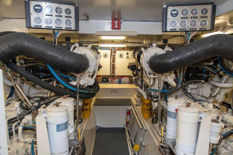 Slide: The Image of Hatteras 63 Raised Pilothouse Motor Yacht 2002 - 96