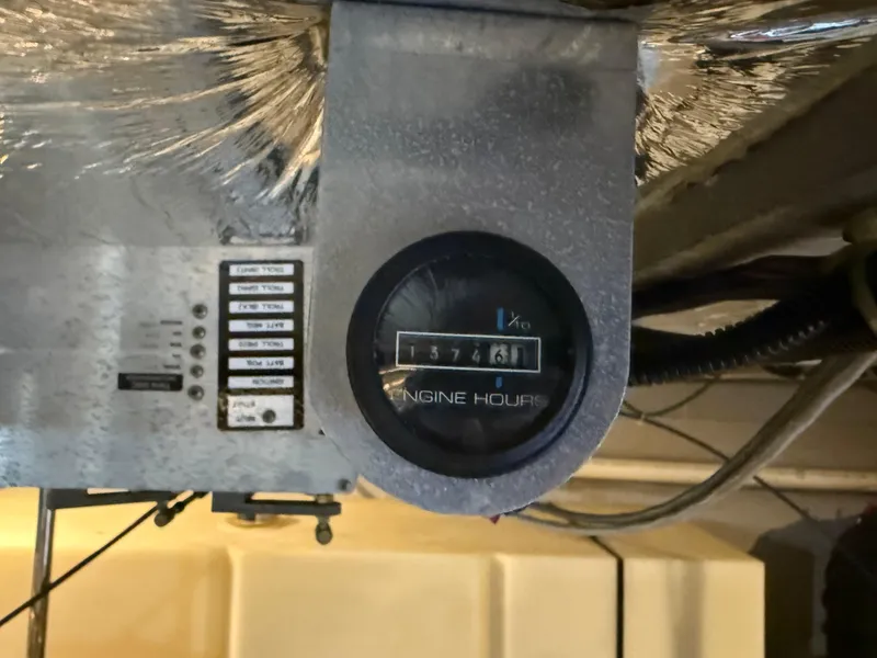 Slide: The Image of 1998 Carver 530 VOYAGER engine hour meter displaying 3746.1 hours. - 14