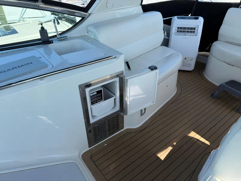 Slide: The Image of Carver 530 Voyager 1998 - 52