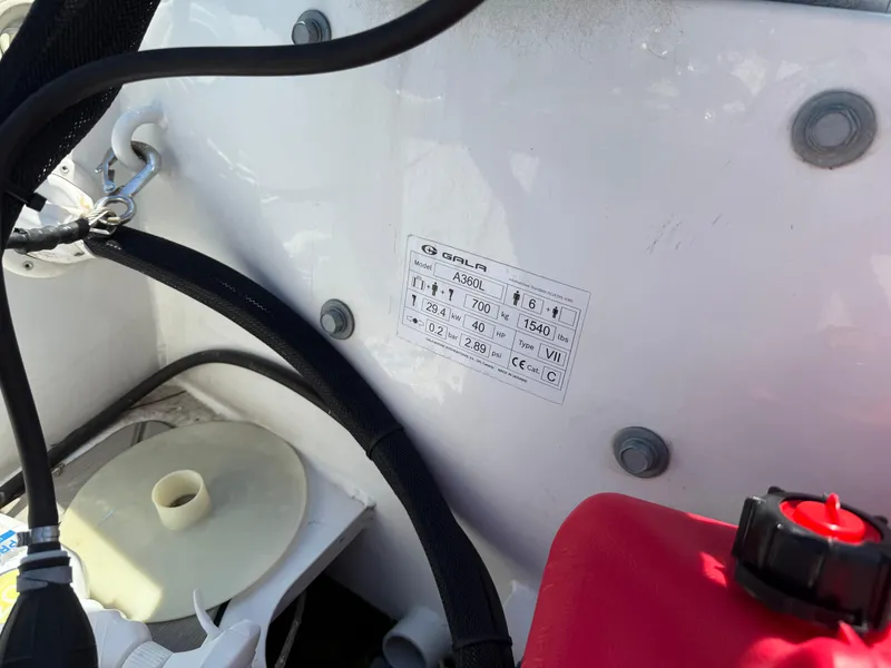 Slide: The Image of Carver 530 Voyager 1998 - 60