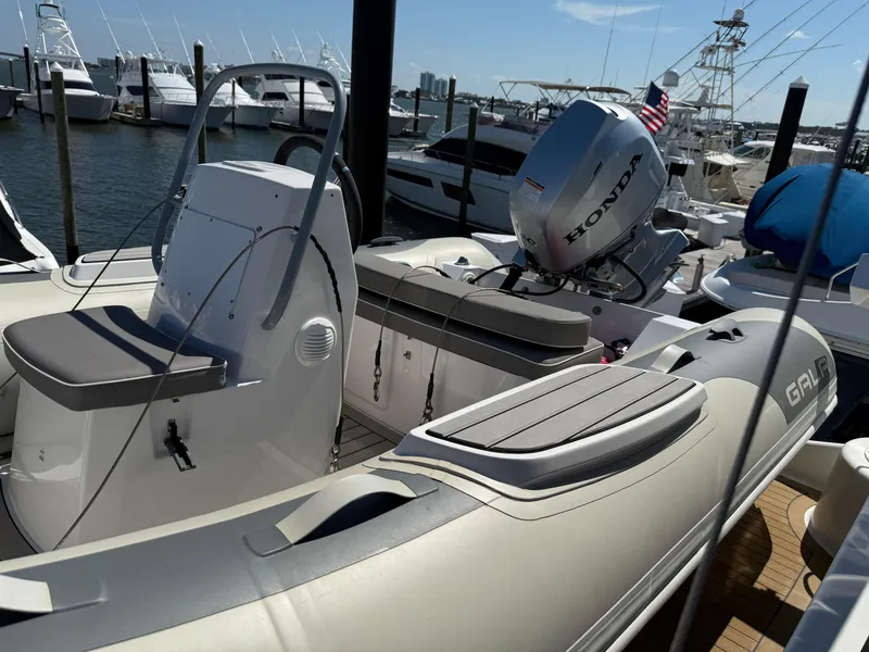 Slide: The Image of Carver 530 Voyager 1998 - 64