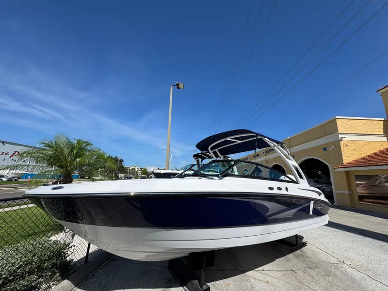 The Image of 2025 Monterey M225 Bowrider profile view - 0