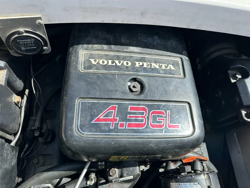 Slide: The Image of Volvo Penta 4.3GL engine in 1998 Four Winns 190 Horizon boat. - 16