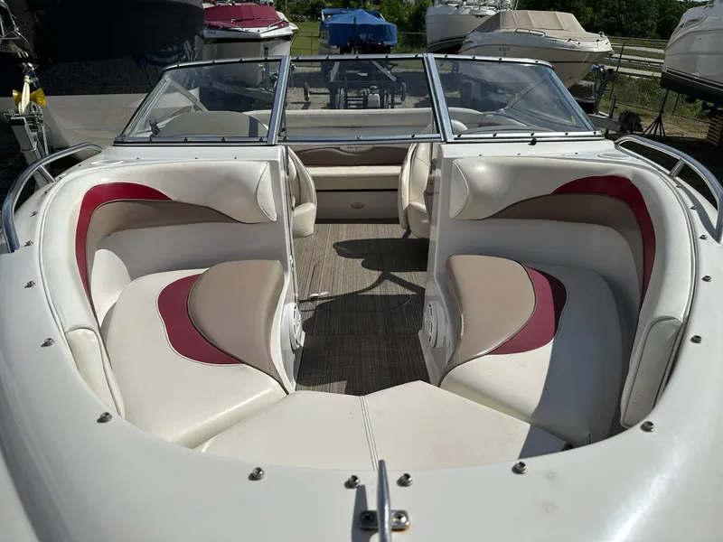 Slide: The Image of 1998 Four Winns 190 Horizon boat interior with white and red seating. - 31