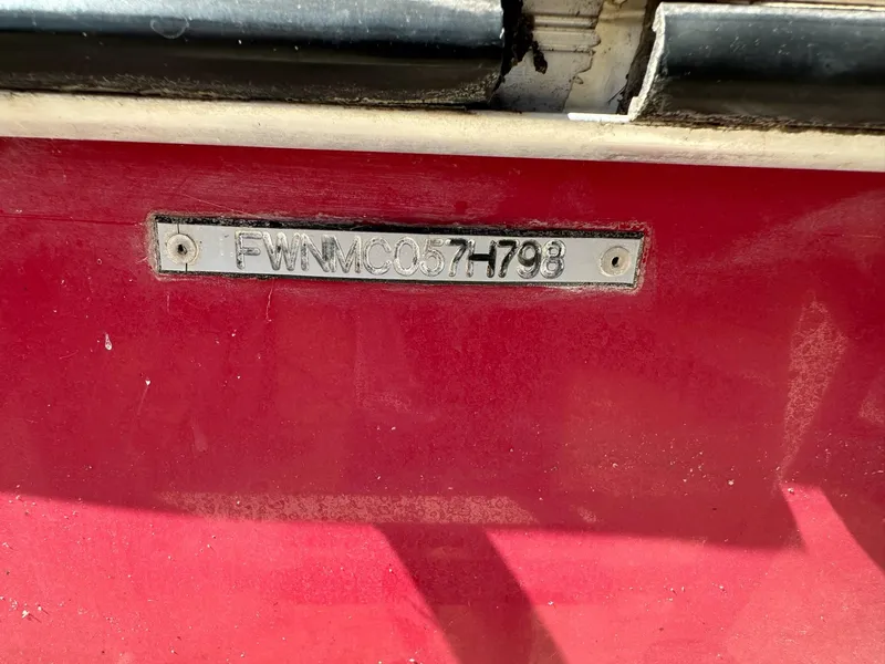 Slide: The Image of 1998 Four Winns 190 Horizon boat hull identification number on red surface. - 44