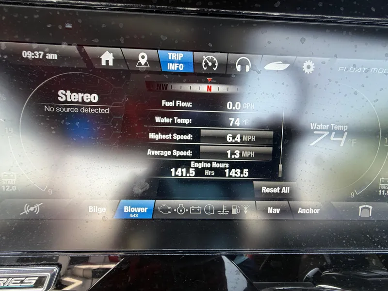 Slide: The Image of Yamaha Boats 2019 242X E-Series dashboard displaying trip info and water temperature. - 19